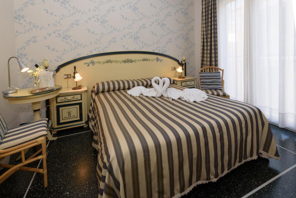 Hotel Morchio Mhotelsgroup Diano Marina Exterior foto